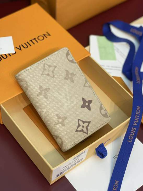 Picture of Louis Vuitton Wallets _SKUfw240693245fw